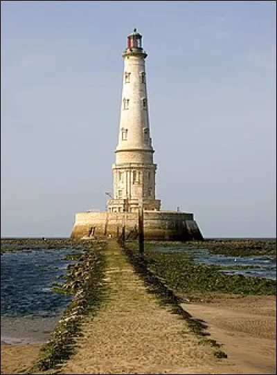 Quel phare est appelé parfois le « Versailles de la mer », le « phare des rois » ou encore le « roi des phares » ?