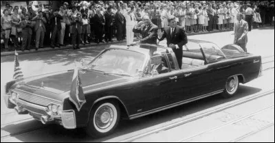 Quel constructeur automobile américain ne porte pas le nom de son fondateur ?