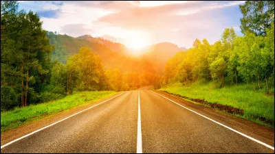 À quel groupe doit-on le titre "The long and widing road" ?