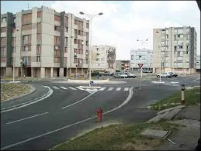 La Chapelle-Saint-Luc, 12 200 habitants et 4e ville du département, appartient à l'agglomération de ...