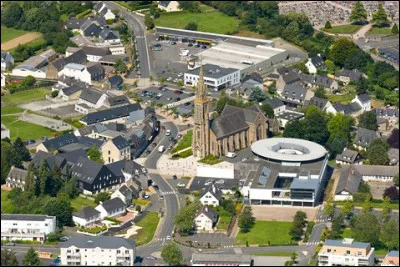 Ploufragan, 11 400 habitants et 6e ville du département, appartient à l'agglomération de ...