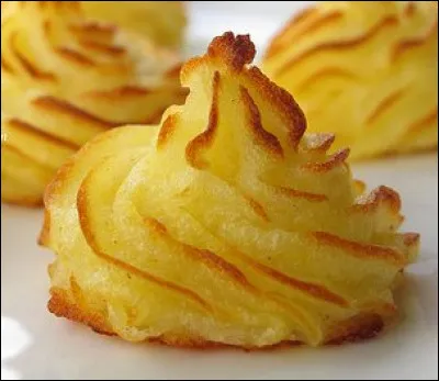 Quel nom porte cette préparation de pommes de terre que l'on reconnaît grâce à sa forme caractéristique ?