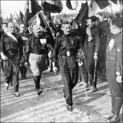 En quelle année, marquée par la création de lURSS, a eu lieu la marche sur Rome des fascistes italiens ?