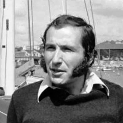 Pour quel chanteur Serge Gainsbourg a-t-il écrit la chanson "Manureva" en hommage au navigateur Alain Colas ?