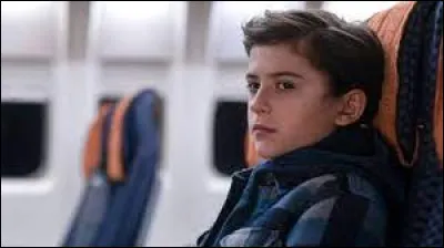 C'est le plus jeune passager du vol 828. C'est le fils de Ben. Il a une leucémie pendant une partie de son enfance puis fait une récidive peu après être devenu adulte. Il s'est sacrifié pour sauver l'humanité. Qui est-il ?