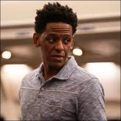 Il a créé toute une communauté basée sur des mensonges. Il raconte que tous ceux qui étaient sur le vol 828 sont des miracles et que tous ceux qui le suivent revivront. Malheureusement cette communauté mène à créer un incendie où il y a beaucoup de morts. Qui est-il ?