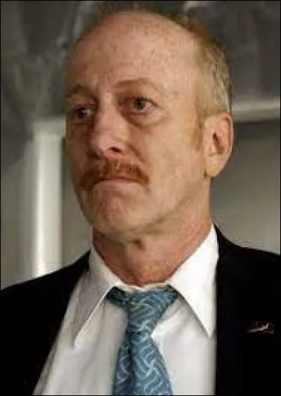 C'est le pilote de l'avion, c'est lui qui choisit de traverser l'orage et de rentrer dans la boule de lumière. Qui est-il ?