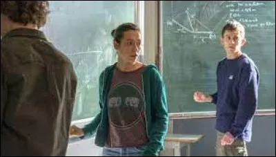 Après son accueil fait par la classe MP étoile, elle commence à se poser des questions sur les différentes écoles possibles après sa prépa, après avoir fait ses recherches; elle trouve une bonne école. Laquelle ?