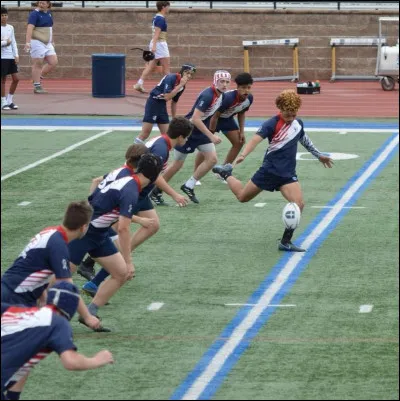 Un camarade de classe te propose de rejoindre le club de rugby. Que lui réponds-tu ?