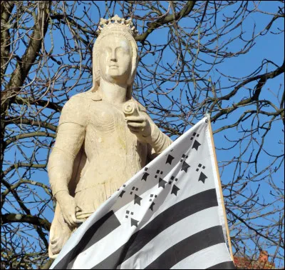 À quelle dynastie appartenait Anne de Bretagne ?