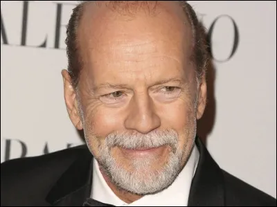 Qui est cet acteur qui joue le rôle principal dans le film ''Piège en eaux troubles'' ?