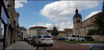Le-Chambon-Feugerolles, 11 800 habitants et 8e ville du département, appartient à l'agglomération de ...