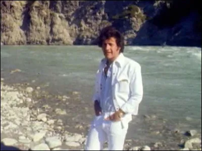 Dans quelle chanson de Joe Dassin celui-ci dit à une femme qu'avec sa robe longue, elle ressemblait à une aquarelle de Marie Laurencin ?