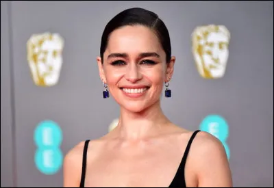 Qui est cette Emilia, actrice britannique au sourire rayonnant ?