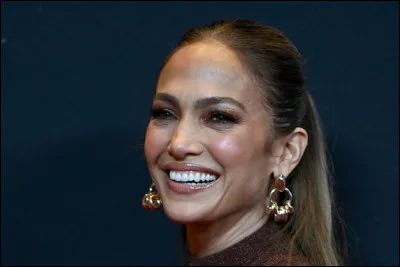 Qui est cette Jennifer, actrice, chanteuse et femmes d'affaires américaine au sourire extra-white ?