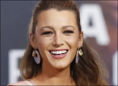 Qui est cette Blake, actrice américaine au sourire spontané ?