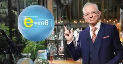 À quel scientifique le nom de l'émission télévisée "E=M6" fait-il référence ?