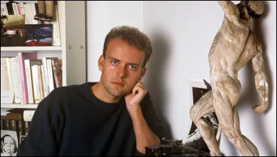 G - À quel philosophe français était destiné le roman "À l'ami qui ne m'a pas sauvé la vie" d'Hervé Guibert ?