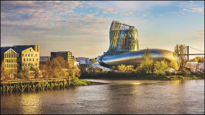 Dans quel département se trouve Bordeaux ?