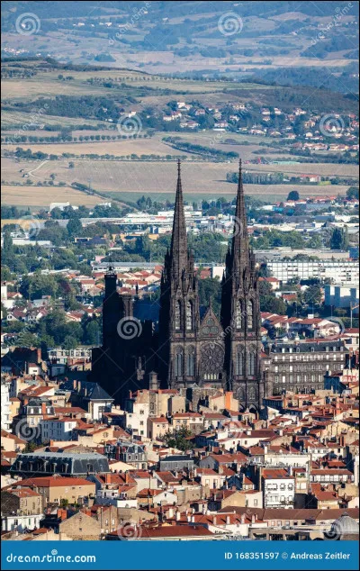 Dans quel département se trouve Clermont-Ferrand ?