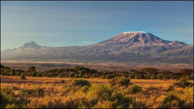 A quel écrivain américain doit-on la nouvelle "Les Neiges du Kilimandjaro" en 1936 ?