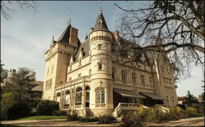 Dans quelle ville française se situe l'institut Paul-Bocuse, l'une des écoles de cuisine les plus réputées au monde ?