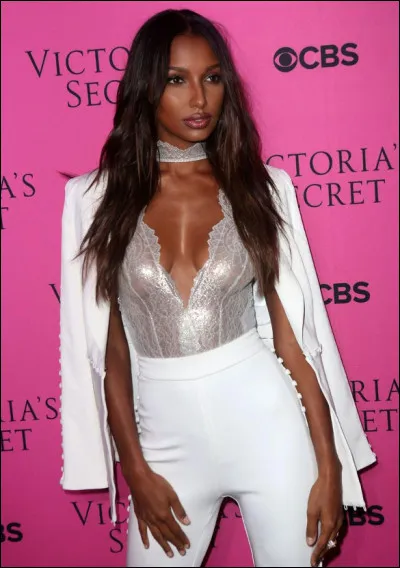 Qui est cette Jasmine, mannequin américaine, considérée comme la plus femme du monde ?
