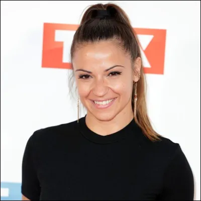 Dans quelle série diffusée sur TF1, a-t-elle fait une apparition, en 2018, dans le rôle d'une professeure de danse ?