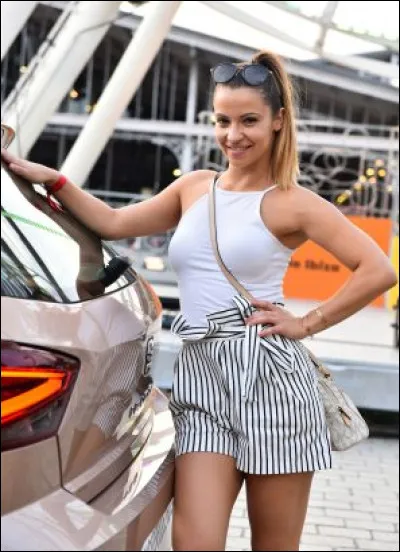 Parallèlement à sa carrière de danseuse, Denitsa Ikonomova travaille pendant plusieurs années dans le domaine...