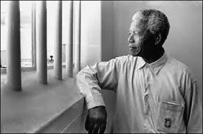 Histoire : Combien d'années a été emprisonné Nelson Mandela ?