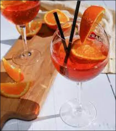 Gastronomie : Comment s'appelle ce cocktail composé de prosecco, d'eau gazeuse et d'Apérol ?