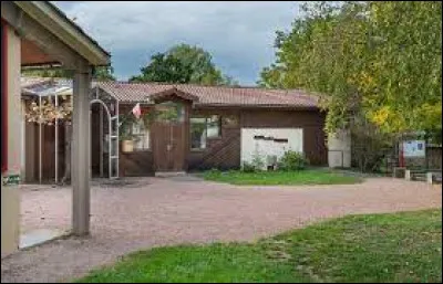 Nous terminons notre balade à Saint-Jean-d'Heurs. Village Puydômois, il se situe dans l'ex région ...