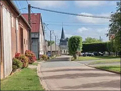 Je vous emmène maintenant à Doméliers, village Isarien situé dans l'ex région ...