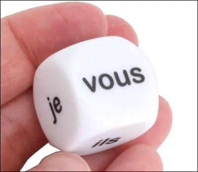 Dis-moi s'il y a un déterminant ou non dans cette phrase : C'est à lui !