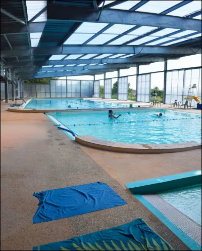 Quelle est la nature du mot "demain" dans cette phrase : Demain, j'irai à la piscine.