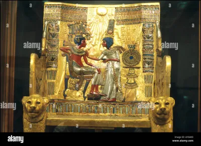 Quels sont les attributs du dieu Amon dans la mythologie égyptienne ?