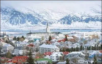 De quel pays Reykjavik est-elle la capitale ?