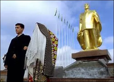 Quel mois va changer de nom et devenir "Turkmenbachi" ?