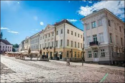 La ville a porté son nom allemand de Dorpat depuis sa fondation au XIIIe siècle jusqu'en 1920 : quel est son nom actuel ?