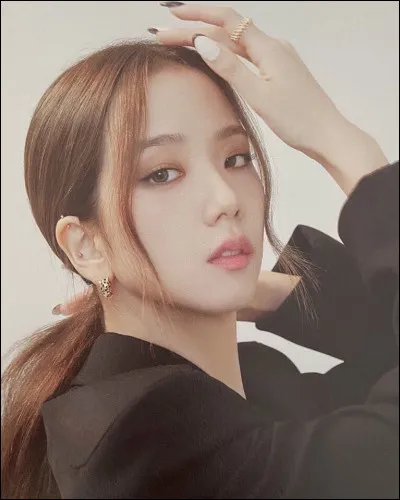 Récemment, Jisoo a avoué qu'elle était en couple avec...