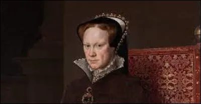 En Angleterre, entre les règnes de Édouard VII (fils de Henri VIII) et d'Élisabeth Ire, deux protestants (et bientôt anglicans), Marie Ire Tudor, catholique, s'assied sur le trône durant 5 années. Surnommée Marie la sanglante elle fera exécuter de nombreux protestants. Quel lien avait sa mère avec Charles Quint ?