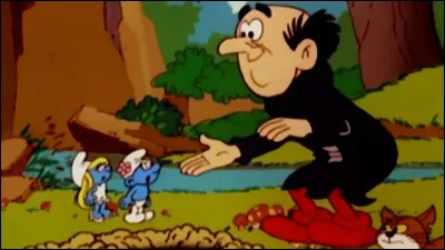 Leur ennemi juré, Gargamel, possède un chat. De quelle couleur est-il ?