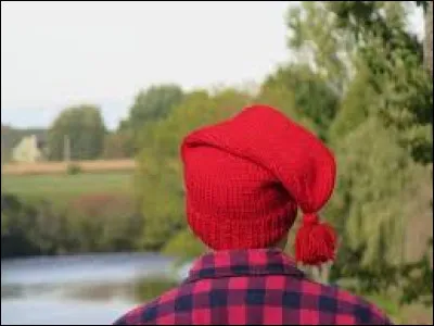 Quel mot est employé au Canada francophone pour désigner un bonnet ?