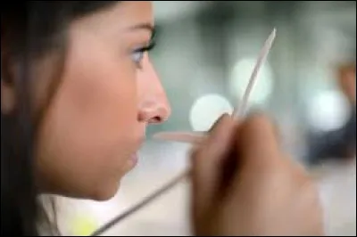 Quel nom porte la personne qui crée le parfum ?