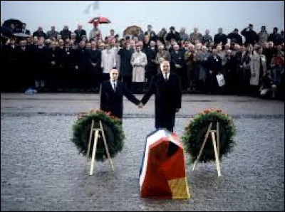 Où François Mitterrand et Helmut Kohl se sont-ils serrés la main le 29 septembre 1984 ?