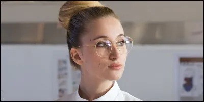 Après avoir obtenu son diplôme, Hortense devient professeure à l'institut. Qui a terminé major de sa promo ?