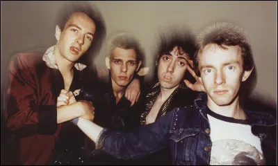 Quel est le nom de ce groupe britannique de punk rock, originaire de Londres ?