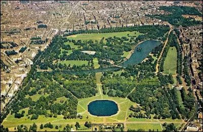 Quel est le nom de ce plus grand parc du centre de Londres ?