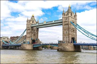 Quelle est la particularité du ''Tower Bridge'' de Londres ?