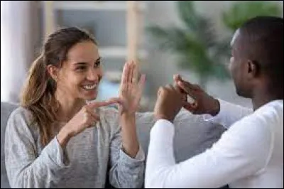 Combien de personnes en France utilisent-elles la langue des signes ?